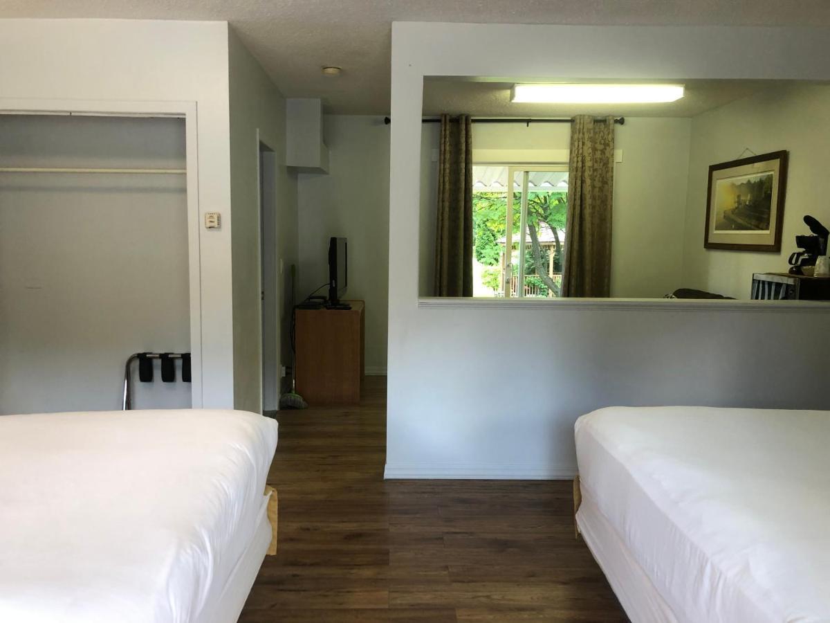 Bavarian Orchard Motel Creston Exterior foto