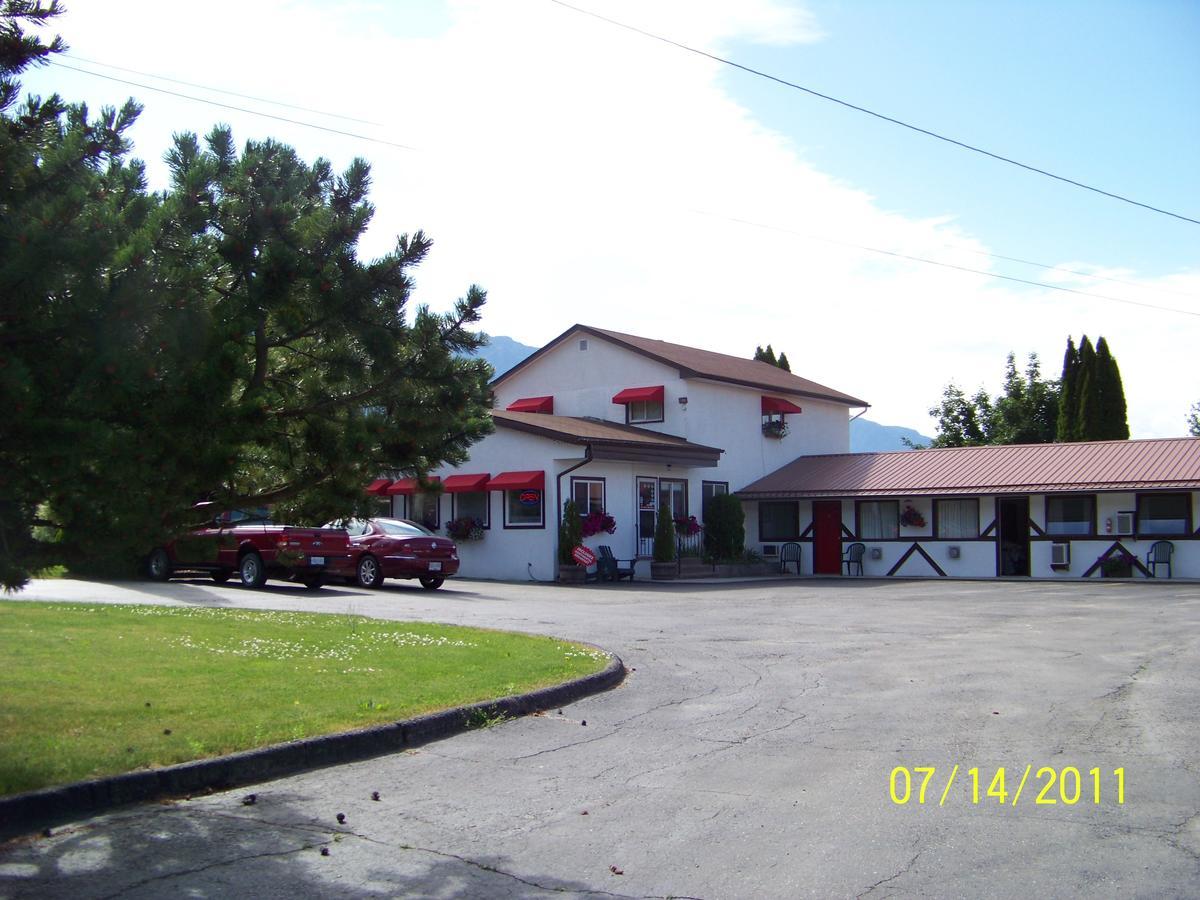 Bavarian Orchard Motel Creston Exterior foto