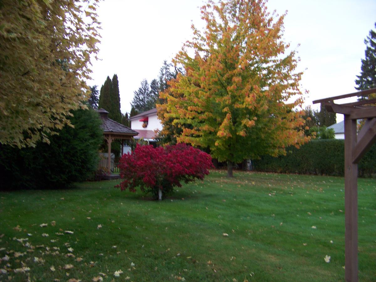 Bavarian Orchard Motel Creston Exterior foto